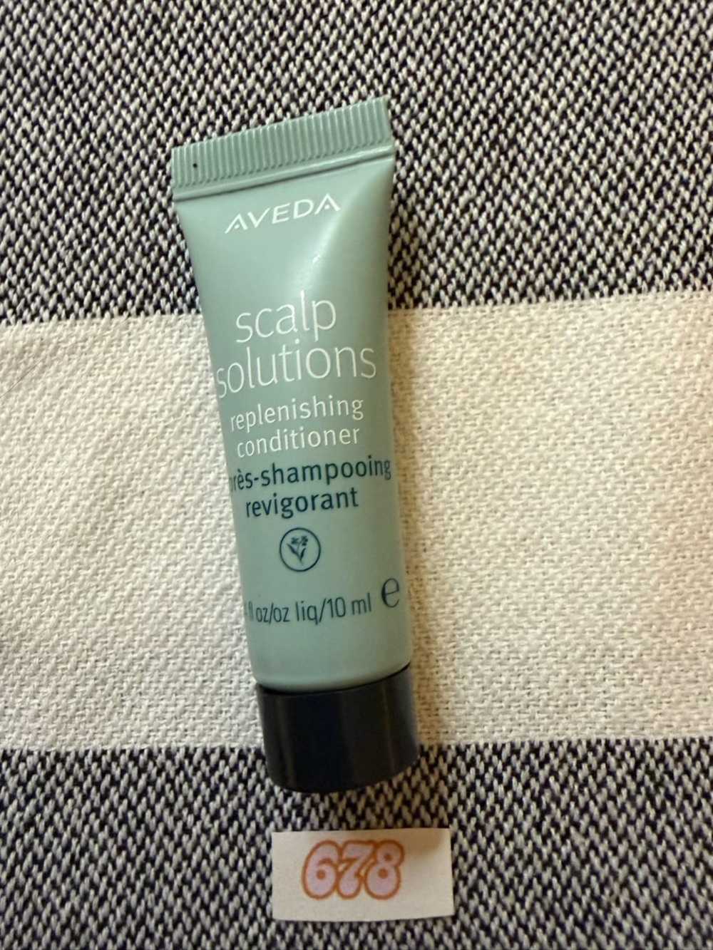 AVEDA Scalp Solutions Replenishing Conditioner - Mint Green & Black
